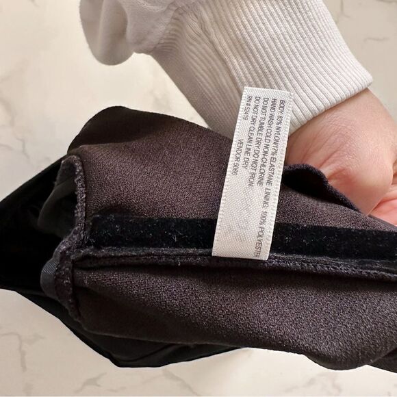 ɴᴡᴏᴛ ꜰʀᴀɴᴄᴇꜱᴄᴀ’ꜱ ᴀꜱʏᴍᴍᴇᴛʀɪᴄ ʙᴀɴᴅᴇᴀᴜ ꜱᴡɪᴍ ᴛᴏᴘ - Picture 8 of 8